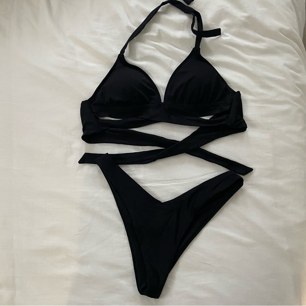 Classic black cut-out bikini